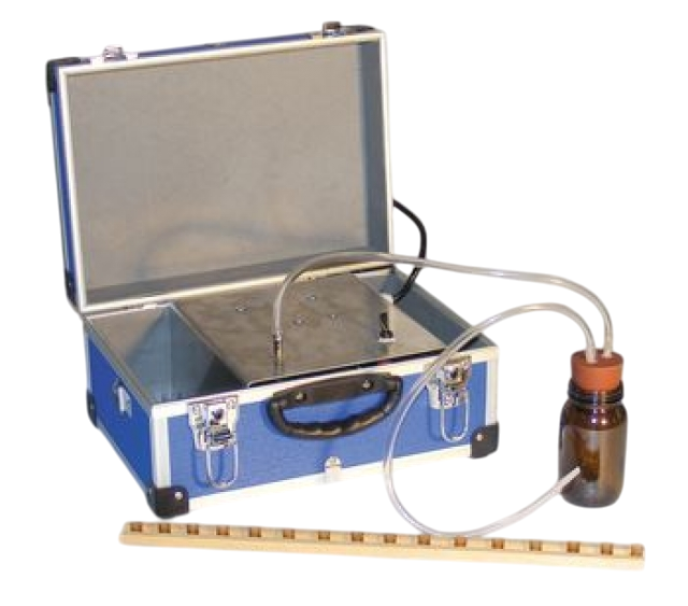 Aspiratore per pappa reale Suttorgel con valigia antiurto aperta e accessori