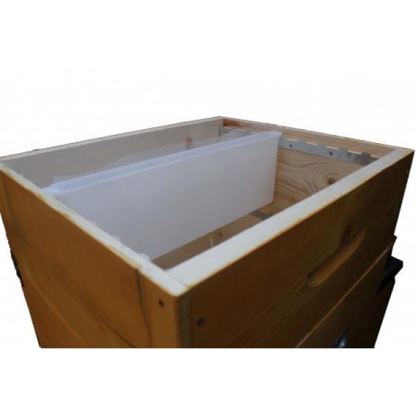 Nutritore inserito in arnia, installazione facilitata nel melario